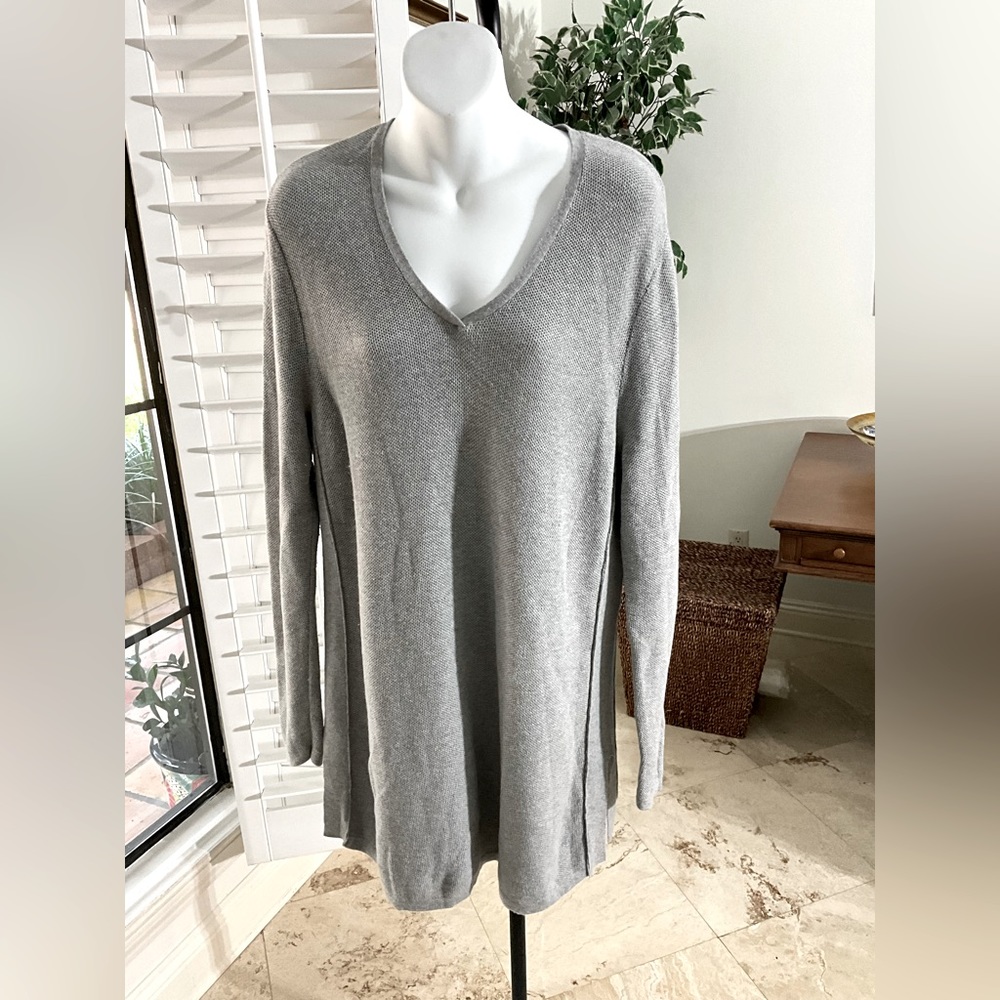 J. JILL longer Gray Long Sleeve V-neck  Sweater Top w/ Side Slits Size Large